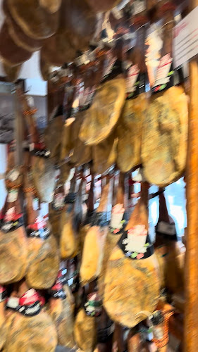 Opinii despre Tienda Maruja - Jamones de Trevélez y productos Alpujarreños în Trevélez - Gastronomía y hostelería
