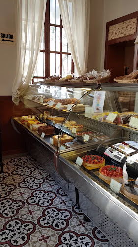 La Mora Pastelería & Café