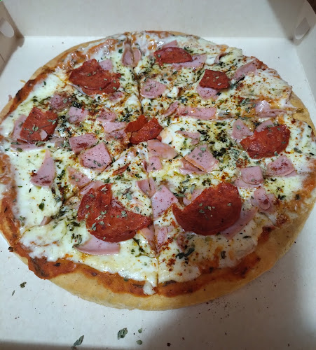 Pizzería Ricca Pizza y Victoria Repostería