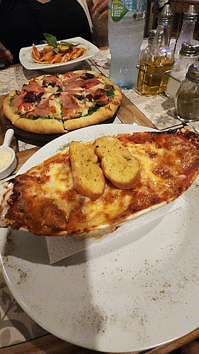 Opinii despre Wild Olive Trattoria & Guest House în Huacachina - Gastronomía y hostelería