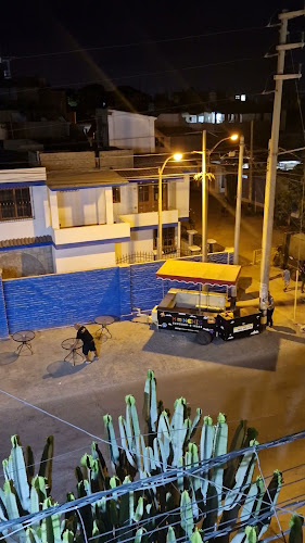 Monchis Burgers & More