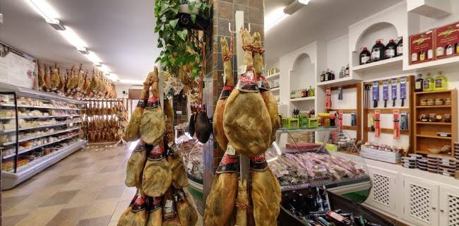Opinii despre Tienda Maruja - Jamones de Trevélez y productos Alpujarreños în Trevélez - Gastronomía y hostelería