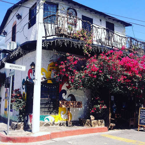 Riochia7 La Cabaña del Artista - Gastronomía y hostelería