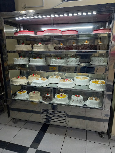 Comentarii opinii despre Pastelería Heladería SADELI