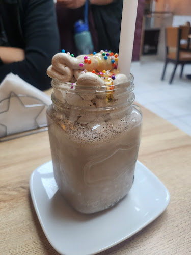 Opinii despre Pastelería Heladería SADELI în Mariano Melgar - Gastronomía y hostelería