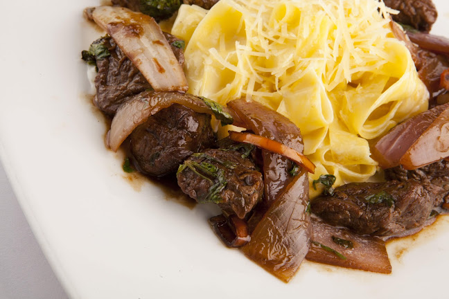 Opinii despre LongHorn Grill & Drinks - Cajamarca în Cajamarca - Gastronomía y hostelería