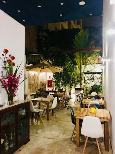 Av. Mariscal La Mar 1035, Miraflores 15074, Perú