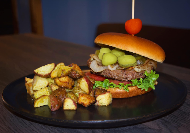 Av. Pardo Paseo de los Héroes 1036, Cusco 08002