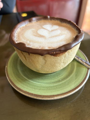 Opinii despre El Colono Coffee Shop în Oxapampa - Gastronomía y hostelería