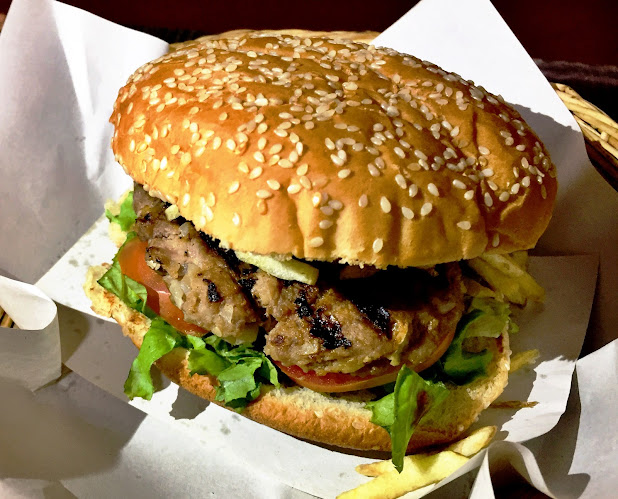 Monchis Burgers & More