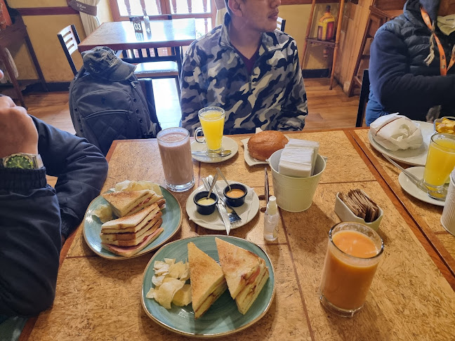 Comentarii opinii despre D'marce Café