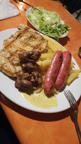 Pardos Chachapoyas Pollos y Parrillas - Gastronomía y hostelería