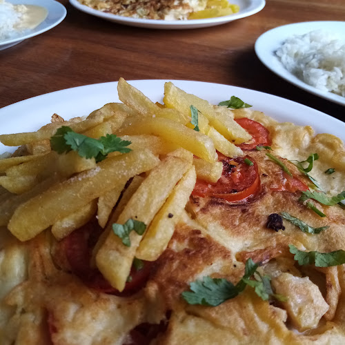 CHV9+6MQ, Quiñones, Tumbes 24002