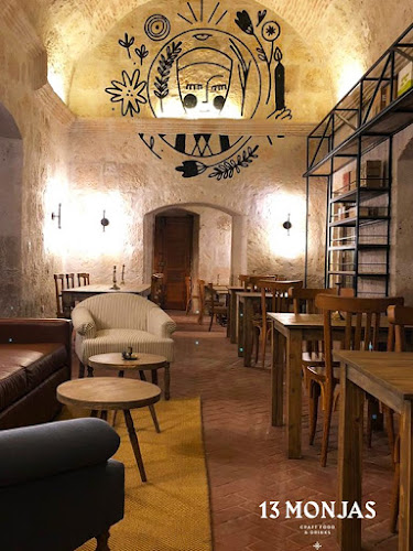 13 Monjas