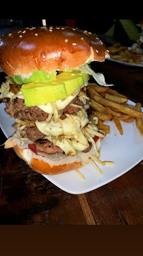 Opinii despre Surfer Burguer în Huanchaco - Gastronomía y hostelería