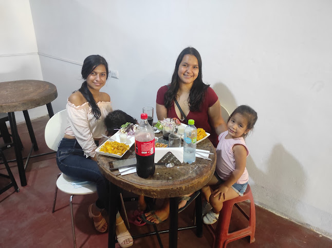 D'Patroni Restaurant Ceviches y más...