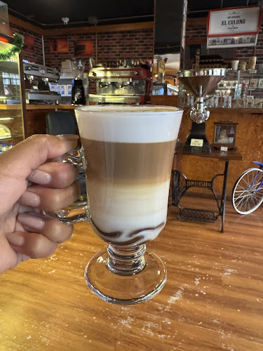 Opinii despre El Colono Coffee Shop în Oxapampa - Gastronomía y hostelería