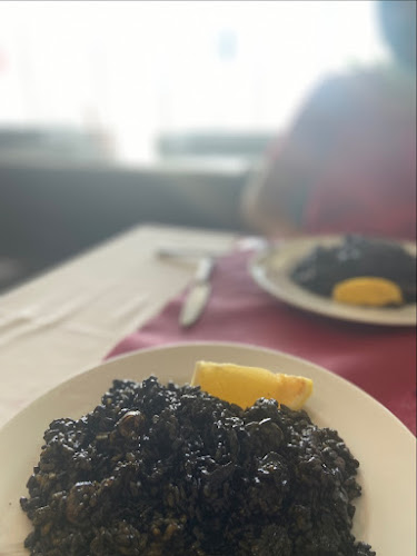 Opinii despre Qué Rico Restaurante Playa de San Juan în Santa Ana - Gastronomía y hostelería