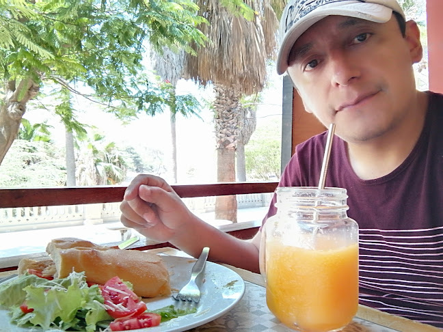 Wild Olive Trattoria & Guest House - Huacachina