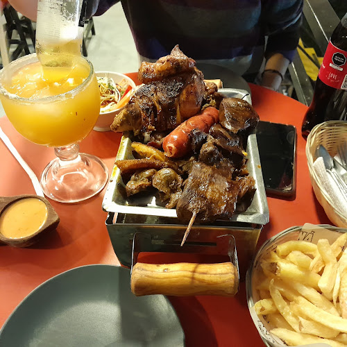 El Maná, Carnes y Parrilladas, Cevichería