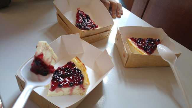 La Mora Pastelería & Café