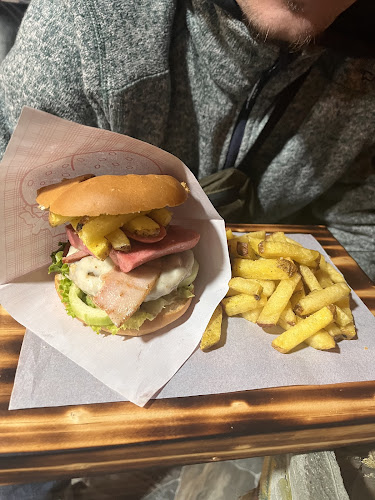 MISKI MIKUNA RESTO BAR