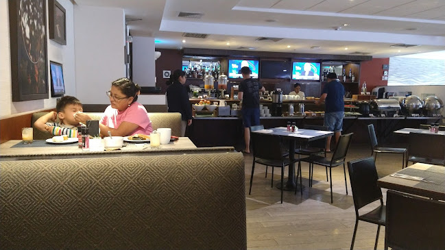 La Plaza Bar & Grill