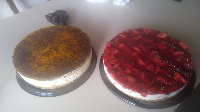 Pastelería y pizzería "Date un gustito"