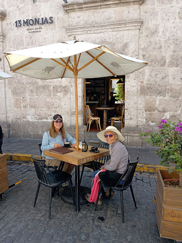 13 Monjas