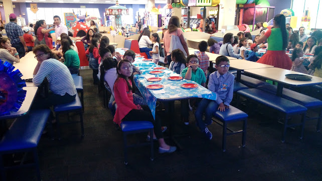 Chuck E. Cheese's Arequipa - Gastronomía y hostelería