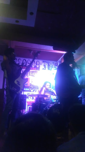 Opinii despre Blackbird Club în Cusco - Gastronomía y hostelería