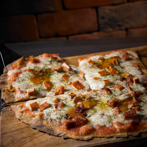 LA CHIRA restaurante pizzas, pastas & bar - Santa Teresa