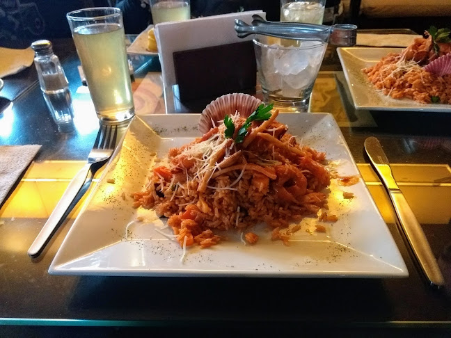 Opinii despre Mezze Restaurant în Miraflores - Gastronomía y hostelería