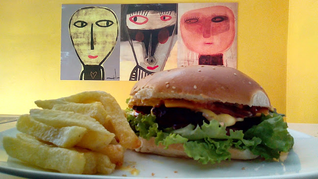 Opinii despre Manduka Salchipapas y Hamburguesas în Yanahuara - Gastronomía y hostelería