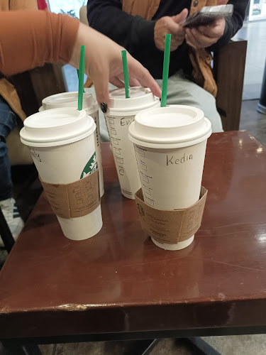 Opinii despre Starbucks - Mall Plaza în Trujillo - Gastronomía y hostelería