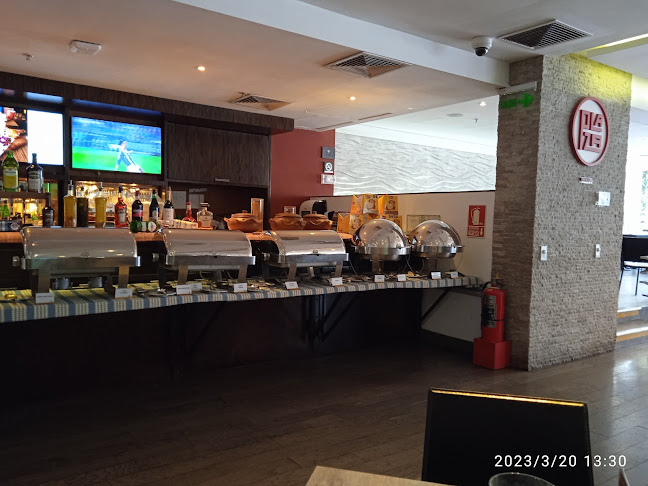 La Plaza Bar & Grill