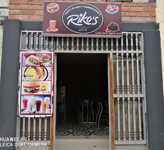 Opinii despre Fuente De Soda Y Hamburguesería " Riko's " în Trujillo - Gastronomía y hostelería