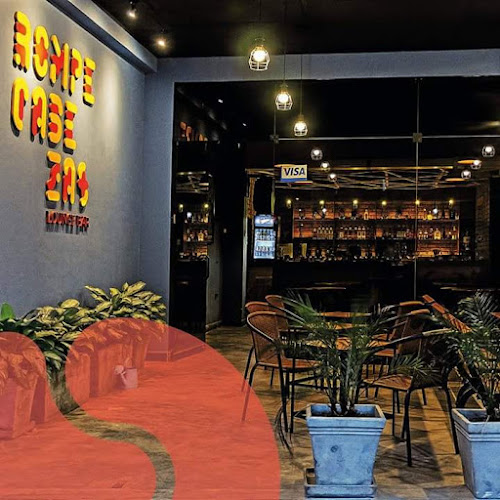 Opinii despre Rompecabezas Lounge Bar în Amarilis - Gastronomía y hostelería