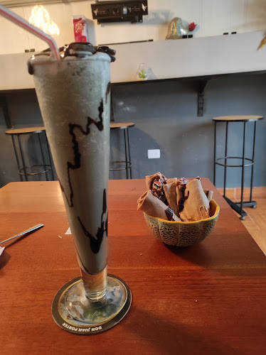 Yatiri Cafe Heladeria Restobar - Gastronomía y hostelería