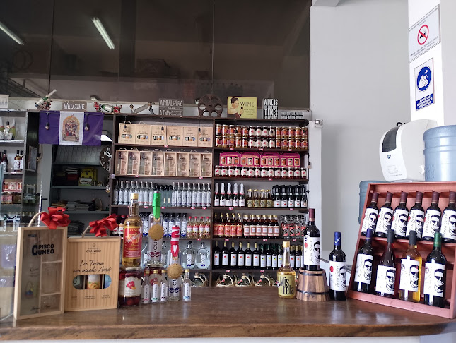 Opinii despre Vinos, piscos y aguardientes Cuneo în Tacna - Gastronomía y hostelería