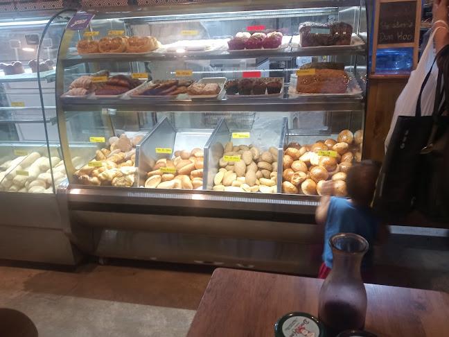 Comentarii opinii despre Panaderia Cafe Don Hoo