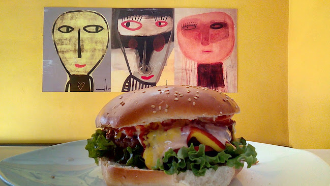 Manduka Salchipapas y Hamburguesas - Gastronomía y hostelería