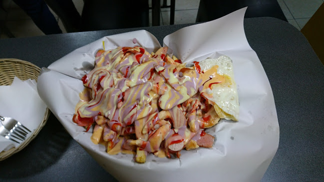 Opinii despre Manduka Salchipapas y Hamburguesas în Yanahuara - Gastronomía y hostelería