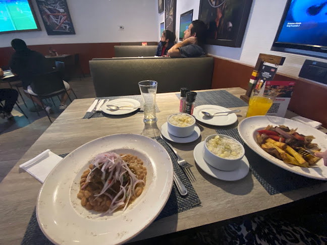 La Plaza Bar & Grill