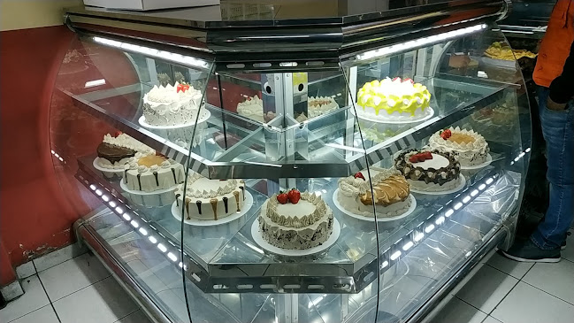 Pastelería Heladería SADELI - Mariano Melgar