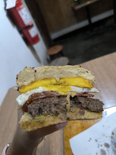 Burgerhaus Oxapampa - Gastronomía y hostelería