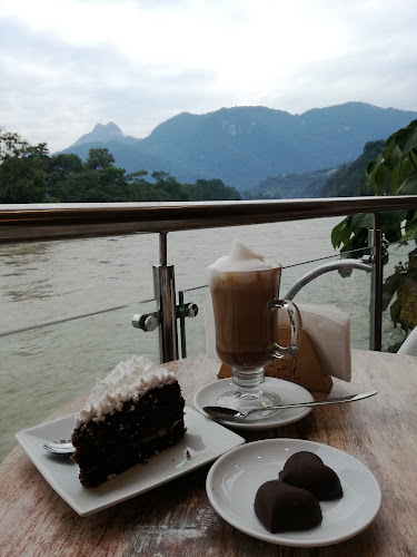 A 20 metros del puente corpac, carretera a la Cueva de las LECHUZAS, Tingo María 10131