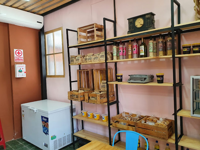 Comentarii opinii despre La Calle Lima Cafetería