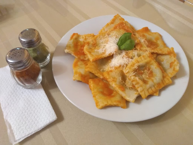 AROMAS Cafe & Pizzas