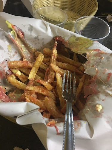 Comentarii opinii despre Manduka Salchipapas y Hamburguesas